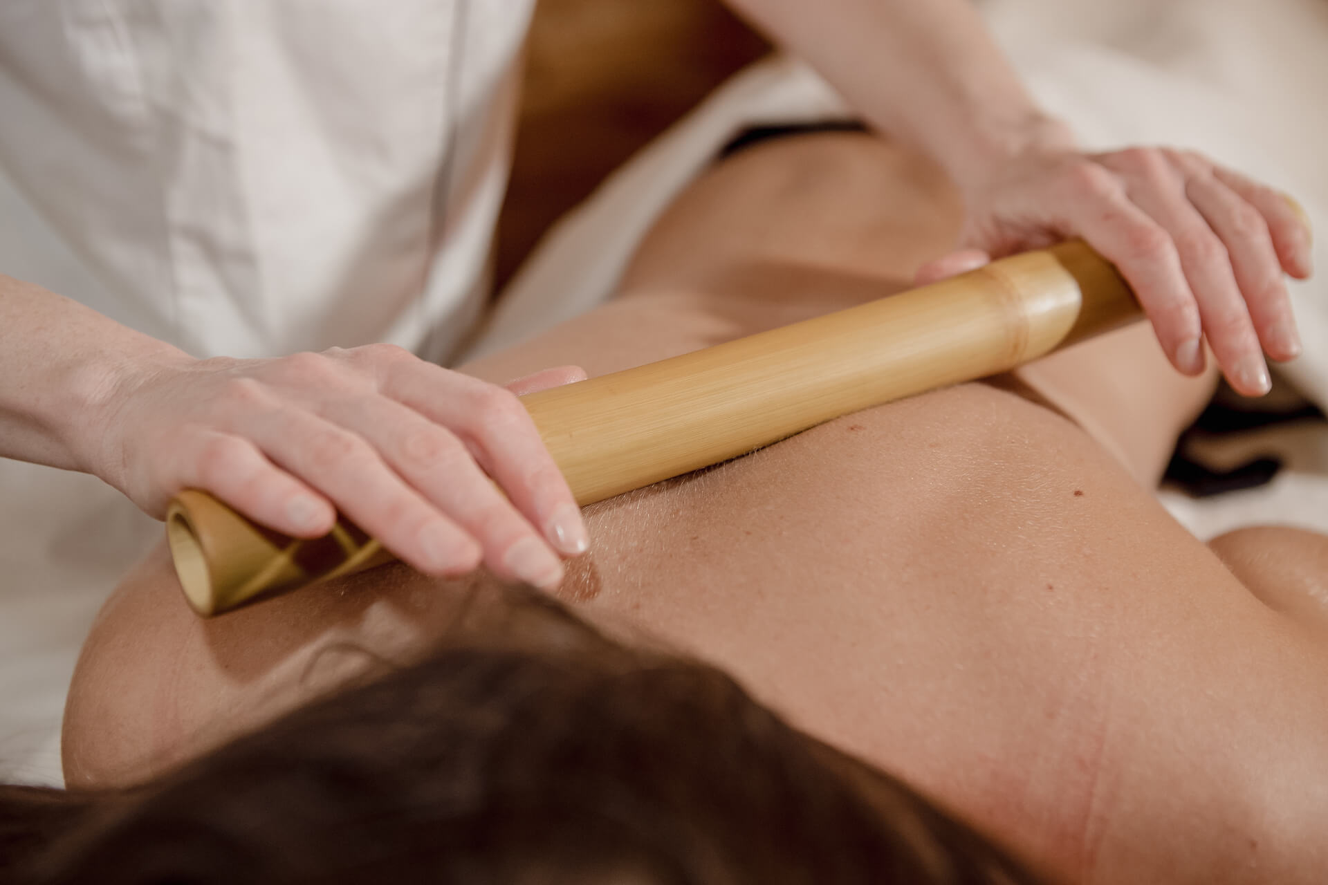massaggio orientale thai bamboo in spa alla fiorida